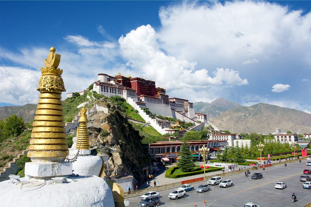 Tibet: cielo blu e monasteri ad alta quota